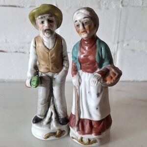 Vintage Unmarked Porcelain Old Lady & Old Man Pair of Figurines 4.5"